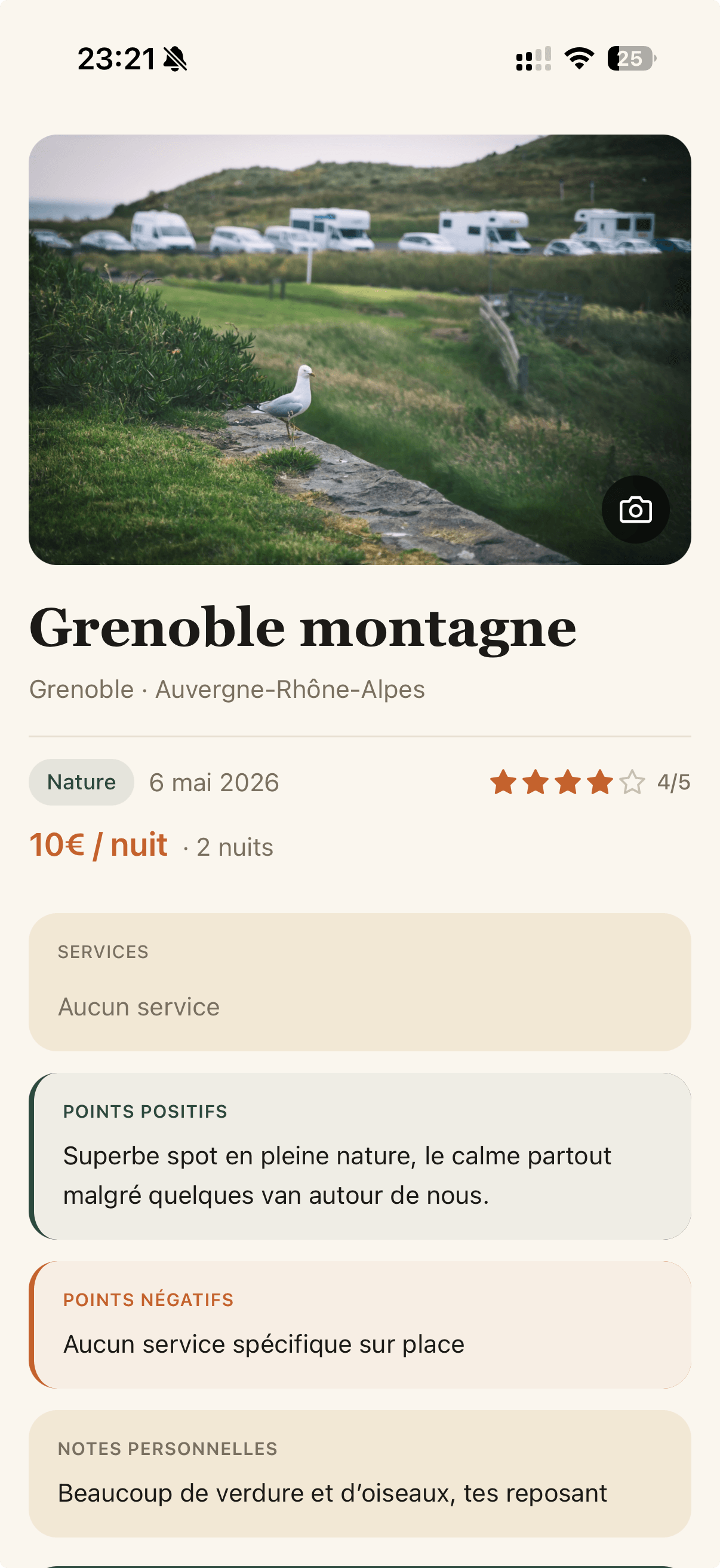 La fiche d'une étape, avec sa photo, ses services et sa note